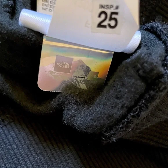 The North Face Men’s Half Dome Pullover Hoodie In Black - Picture 5 of 5